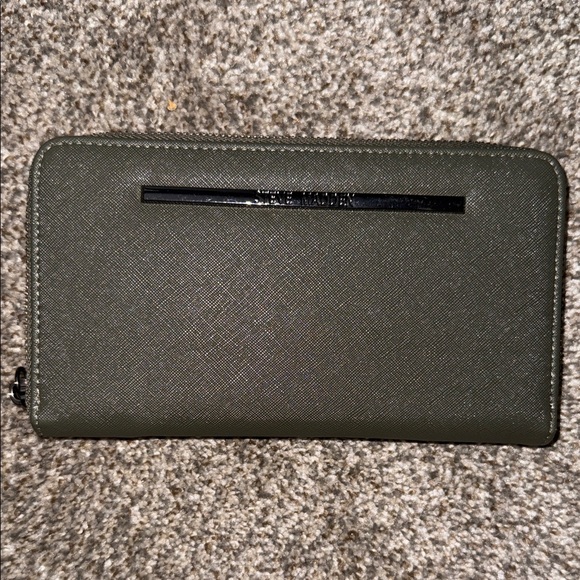 Steve Madden Handbags - Steve Madden Olive Wallet